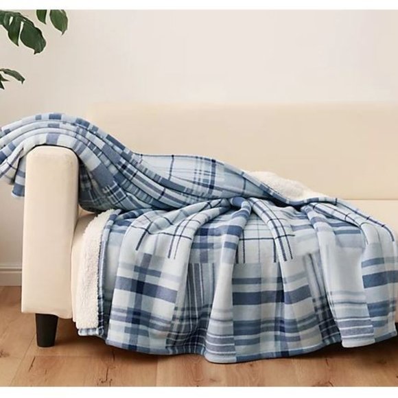 Berkshire Bedding Berkshire Oversized Polarfleece Printed Throw Rev Sherpa Navy Ice Poshmark